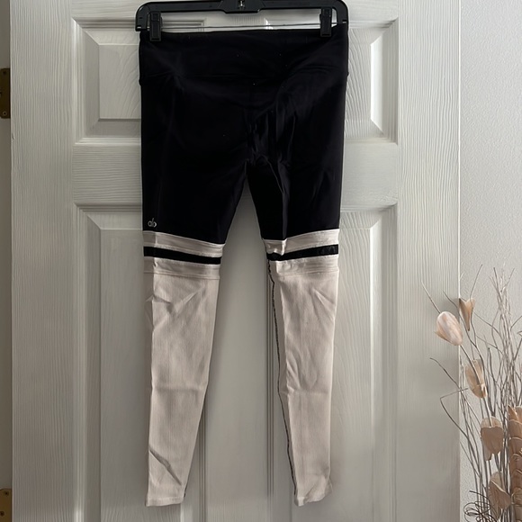 Alo Yoga 7/8 Black and Taupe Mesh leggings Size S - Picture 2 of 4